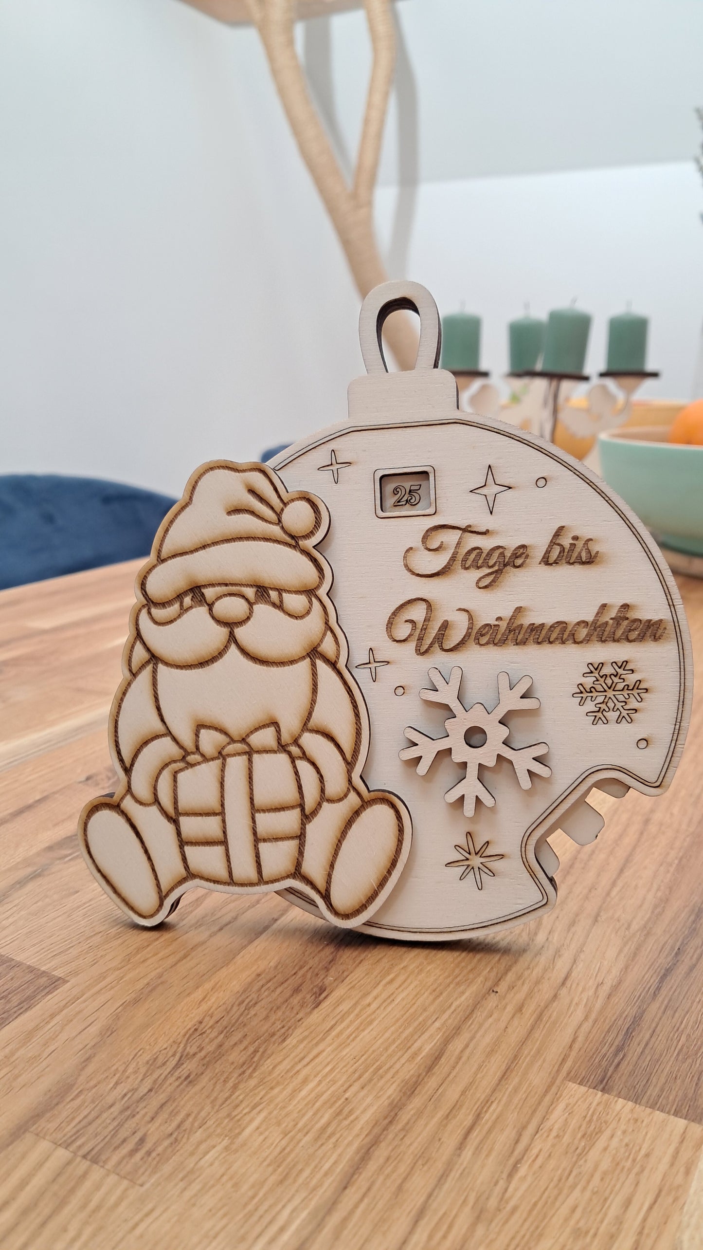 Counting Down to Christmas – a Fun Wooden Hanging Countdown Calendar