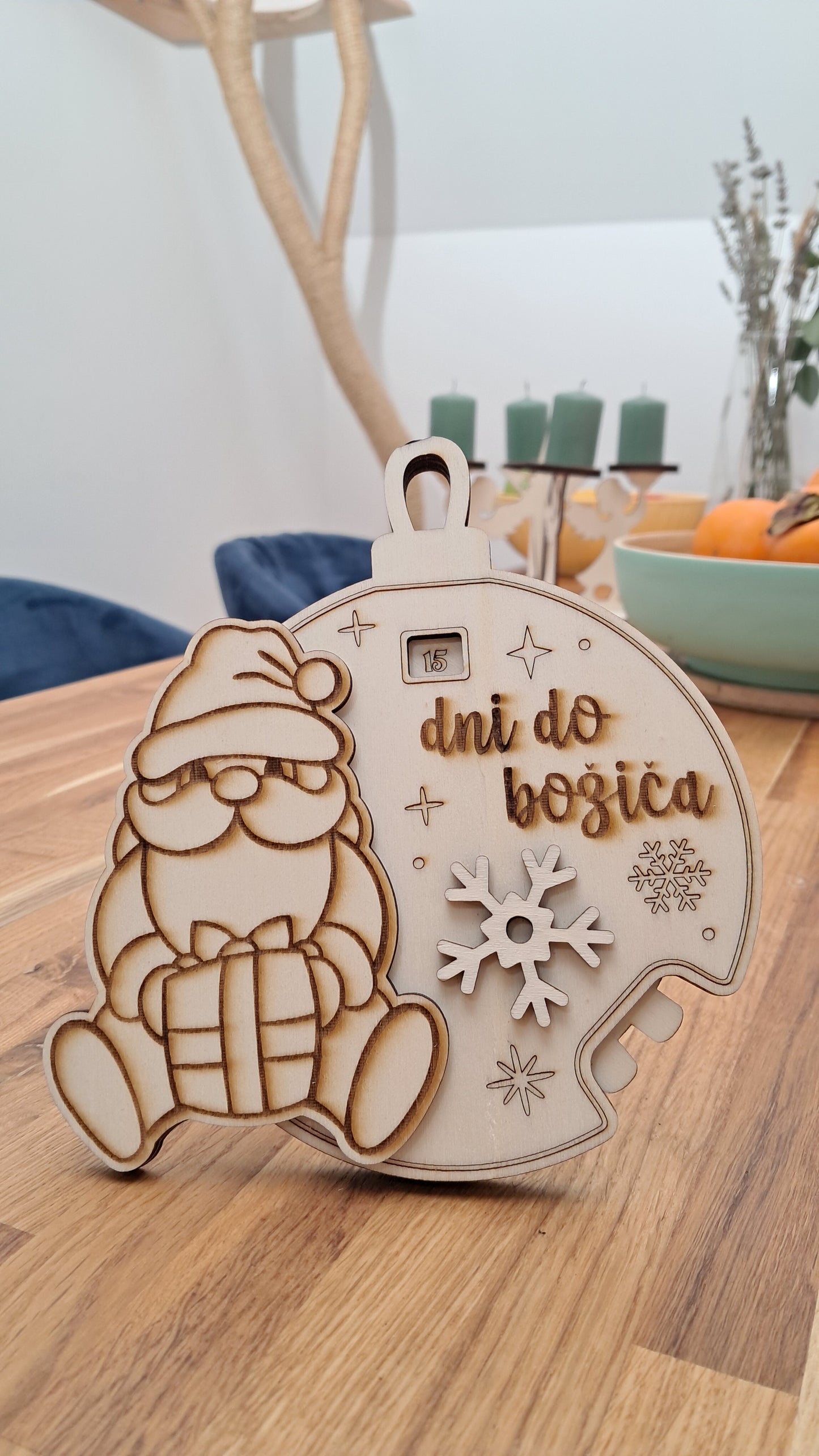 Counting Down to Christmas – a Fun Wooden Hanging Countdown Calendar