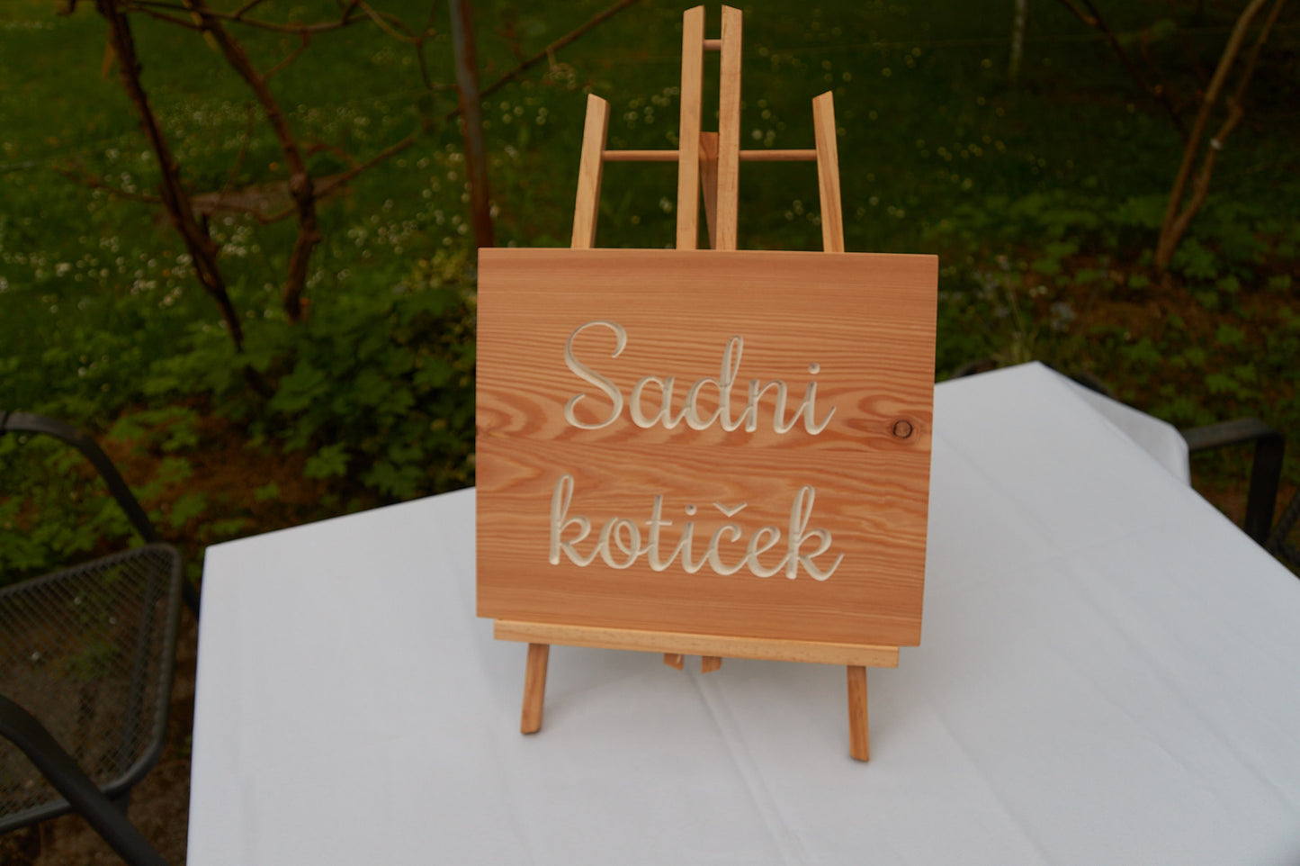 Sadni kotiček - unikatna lesena tablica z napisom - izposoja