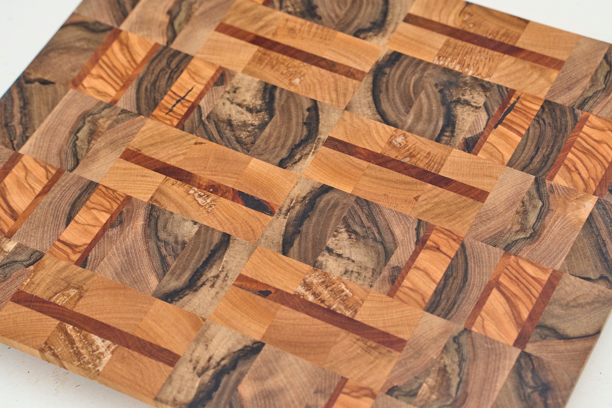 premium end grain rezalna deska iz lesa: oljka, češnja, sliva, oreh